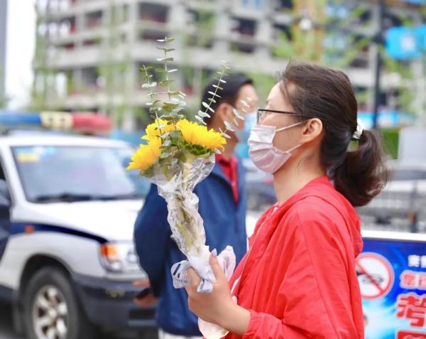 好险！考生忘带准考证，民警紧急协调！多图直击高考首日现场→