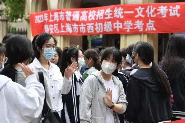 好险！考生忘带准考证，民警紧急协调！多图直击高考首日现场→