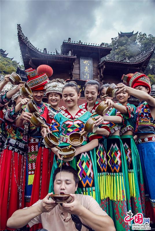 芳草鲜美的鲜美是什么意思_芳草鲜美下一句是啥_芳草鲜美