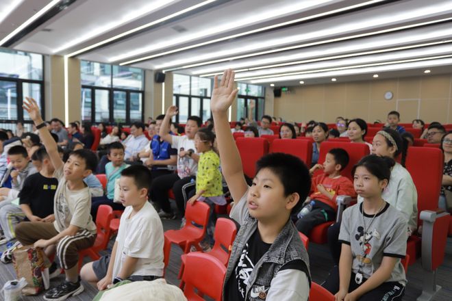 手大的孩子能长高吗_大手_手大的女人代表什么