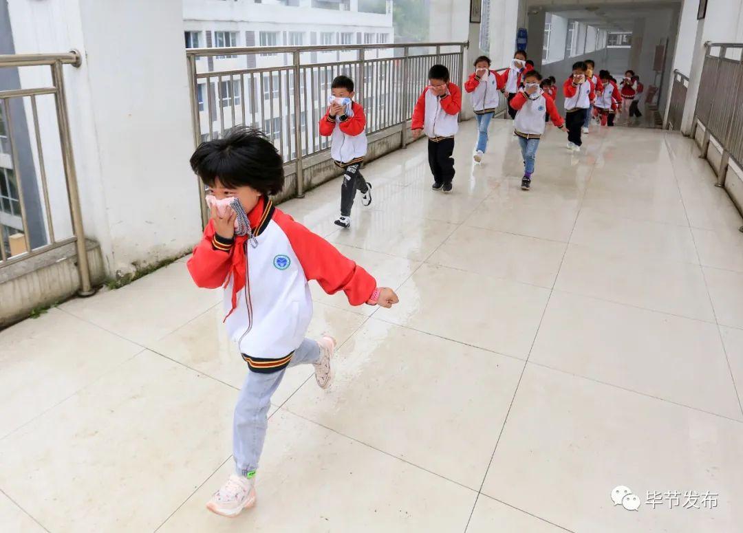 毕节一中好还是梁才学校好_毕节梁才学校和贵阳一中哪个好_毕节一中与毕节梁才学校哪个好