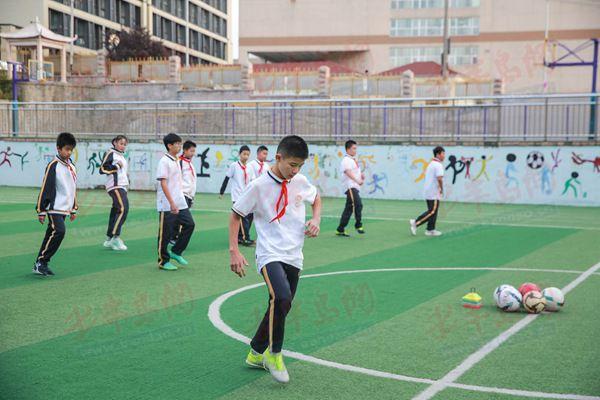 青岛格兰德小学_青岛格兰德小学入学条件_青岛小学格兰德班怎么样