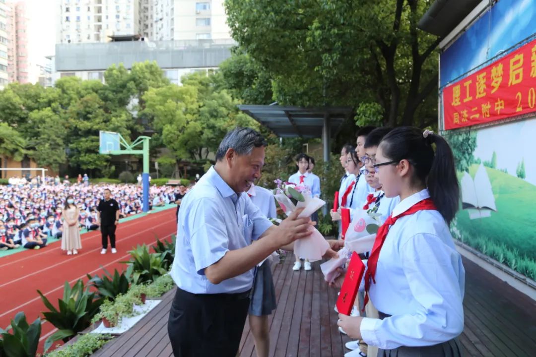 同济大学第二附属中学_中学同济属大学二附校区吗_中学同济属大学二附中吗