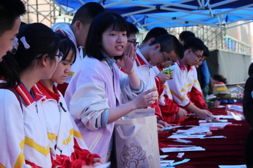 实验中学校长_第三实验中学_实验中学录取分数线2024