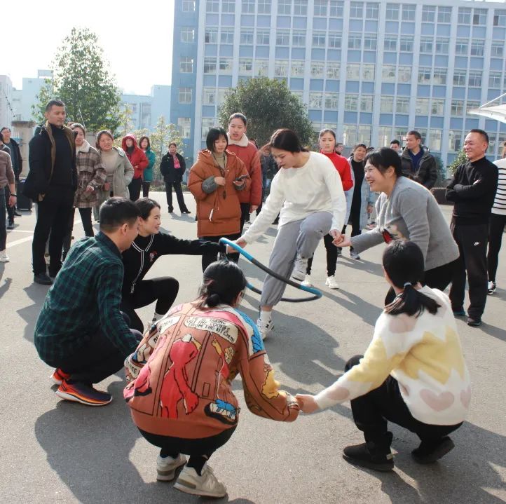 成语运动会口号_运动的成语_成语运动会手抄报