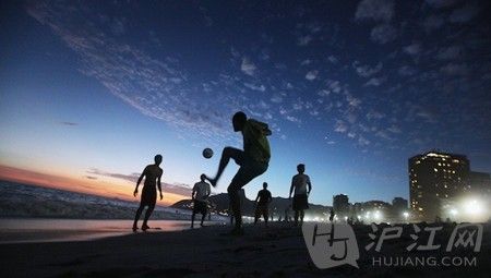 世界杯学英语：足球叫soccer还是football？