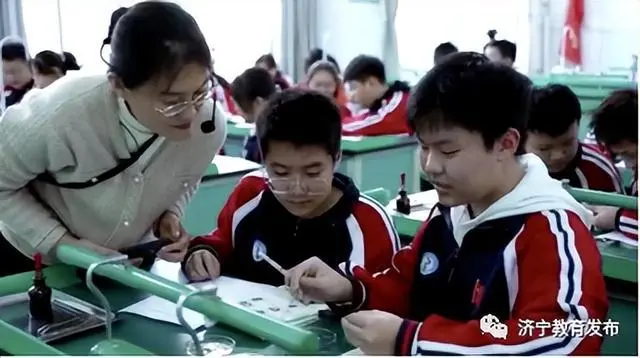 济宁实验中学是重点高中吗_济宁实验中学校服图片_济宁实验中学