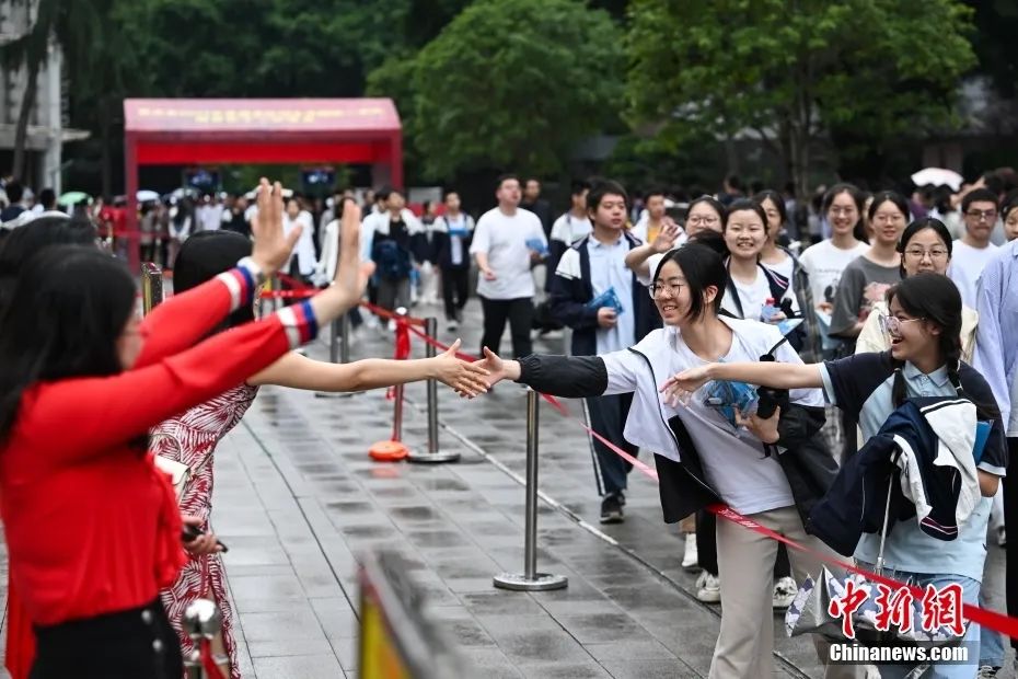 安徽高考成绩排名_高考成绩安徽_安徽高考成绩查询