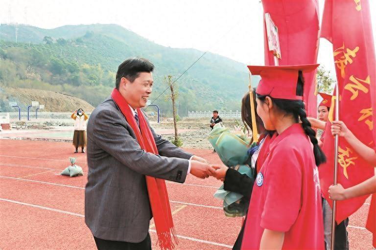 田林中学老师_田林初级中学老师照片_田林中学