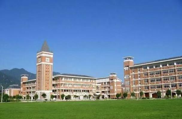 厦门大学在厦门的分数线_厦门大学录取分数线2022是多少分_厦门录取大学是多少分数