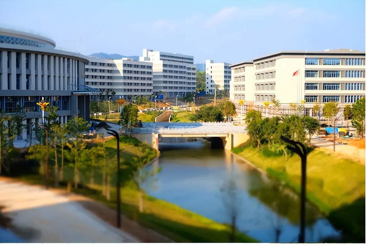 梅州市卫生职业学校招生_梅州市职业技术学校招生_梅州职业技术学院招生计划